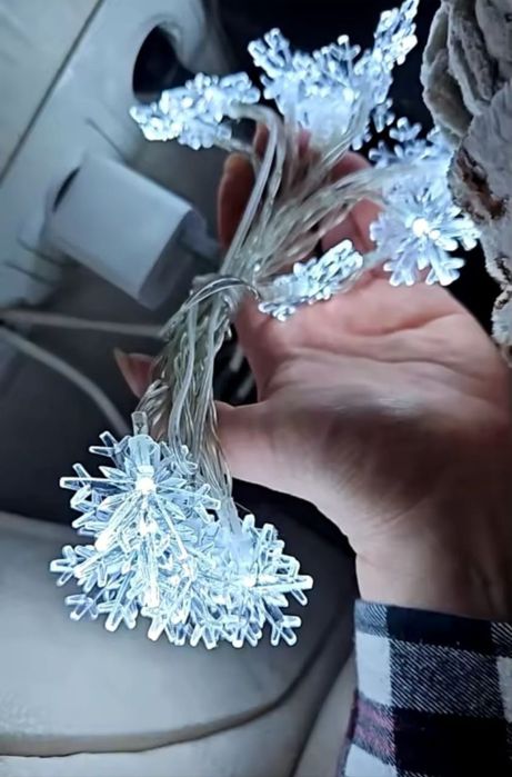 Новорічна гірлянда сніжинки
