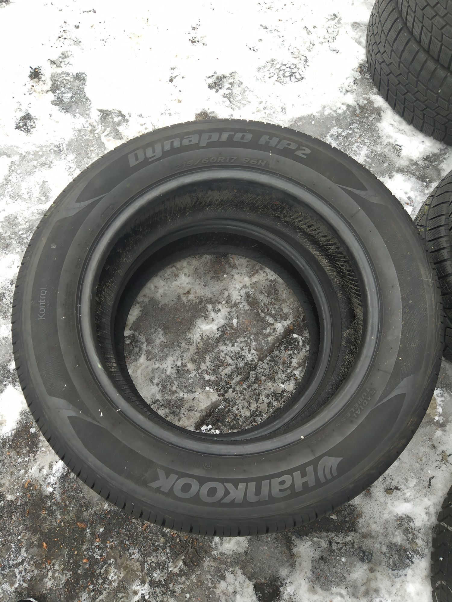 Резина всесезон,215.60.17, Hankook Dynapro hp2,Венгрія,6мм,18 р