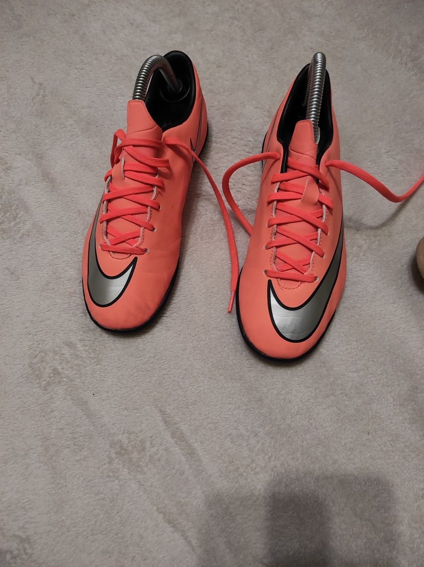 Футзалки Nike mercurial original
 37р. 23.5см 
 відмінний стан без най