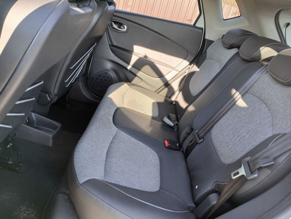 Renault Captur lift 2018r automat nawigacja full led czujniki 99tys km