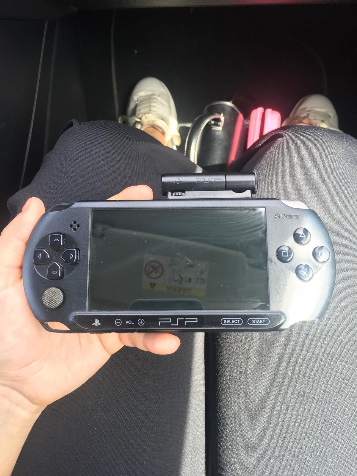 Psp street + câmara (não tem carregador)