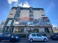 Loja com 298 m2 no edifício Souto Meão Paredes