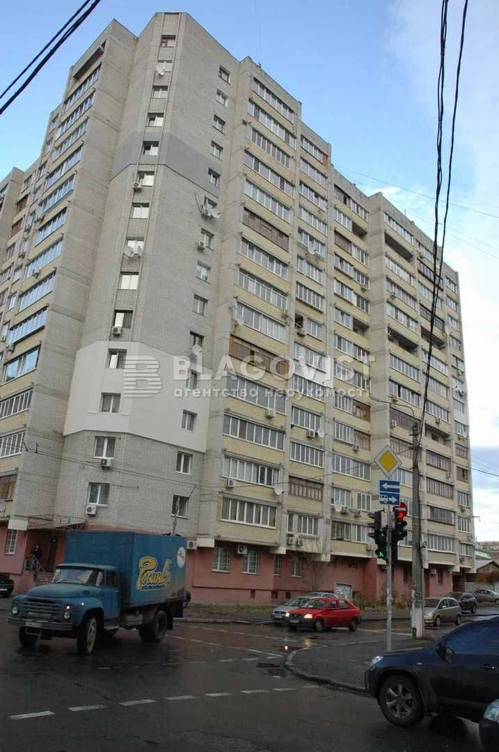 Продаж квартири Смілянська 10/31