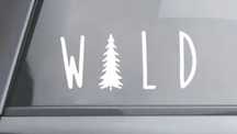 WILD - DZIKI   18cm x 7cm - biała naklejka na auto ścianę laptop quad
