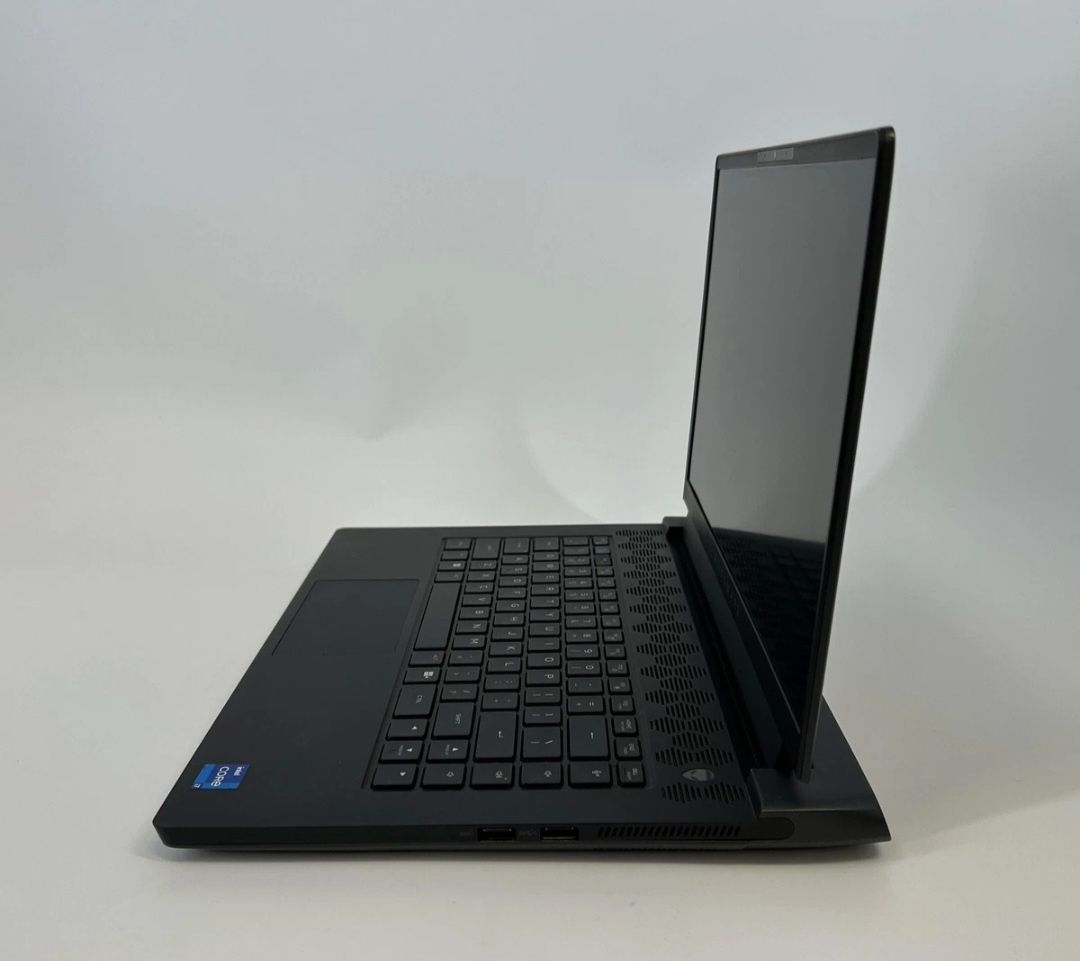 Dell m15 R6 i7-11800H-32GB-1TB SSD-RTX 307