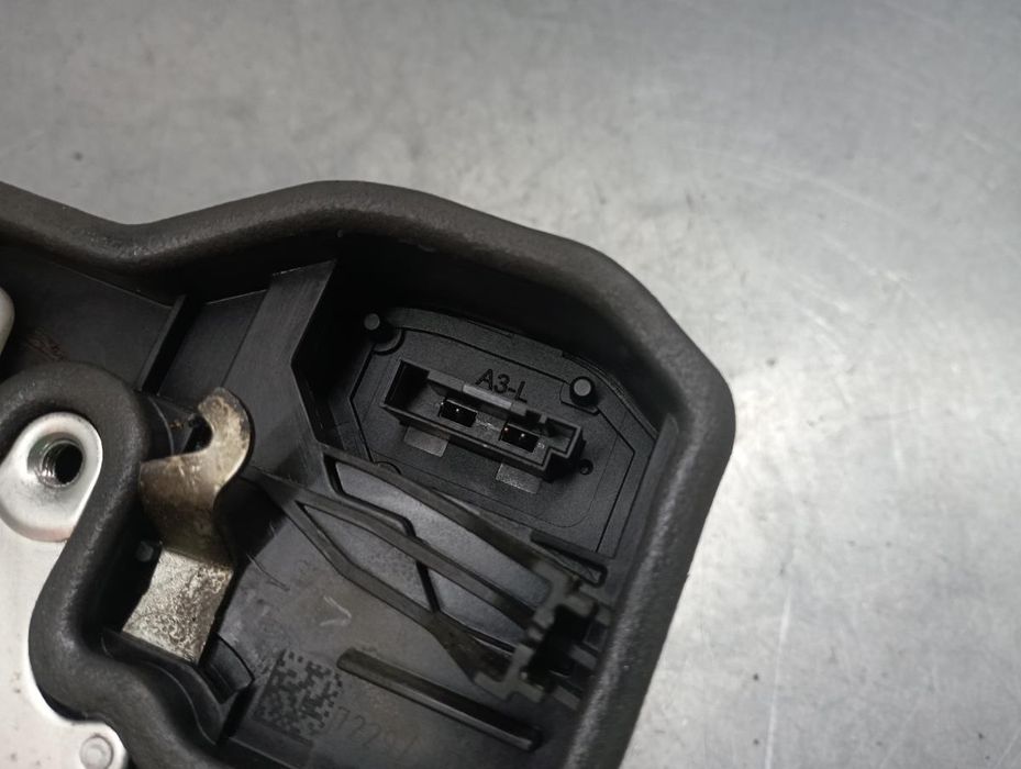 Fechadura / fecho porta trás esquerdo BMW 3 Touring (F31)