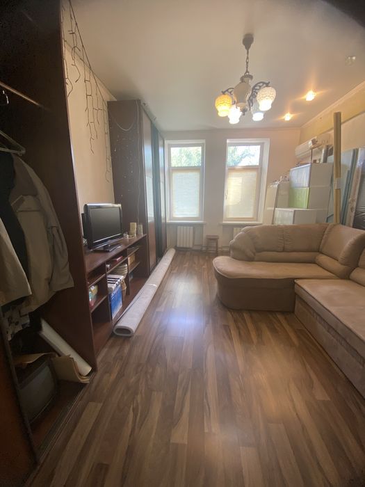 Продаю двокімнатну квартиру з автономним опаленням!