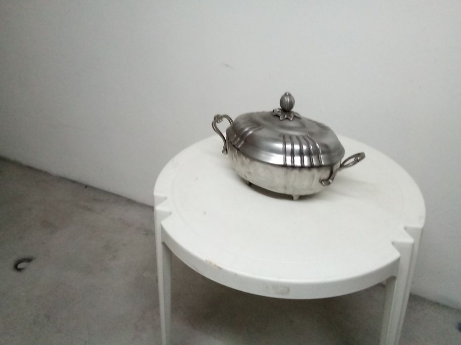 Terrina metalizado, linda peça de mesa.