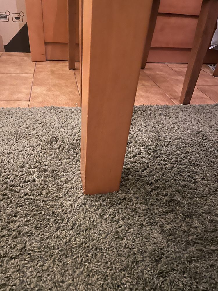 Mesa em madeira de Nogueira