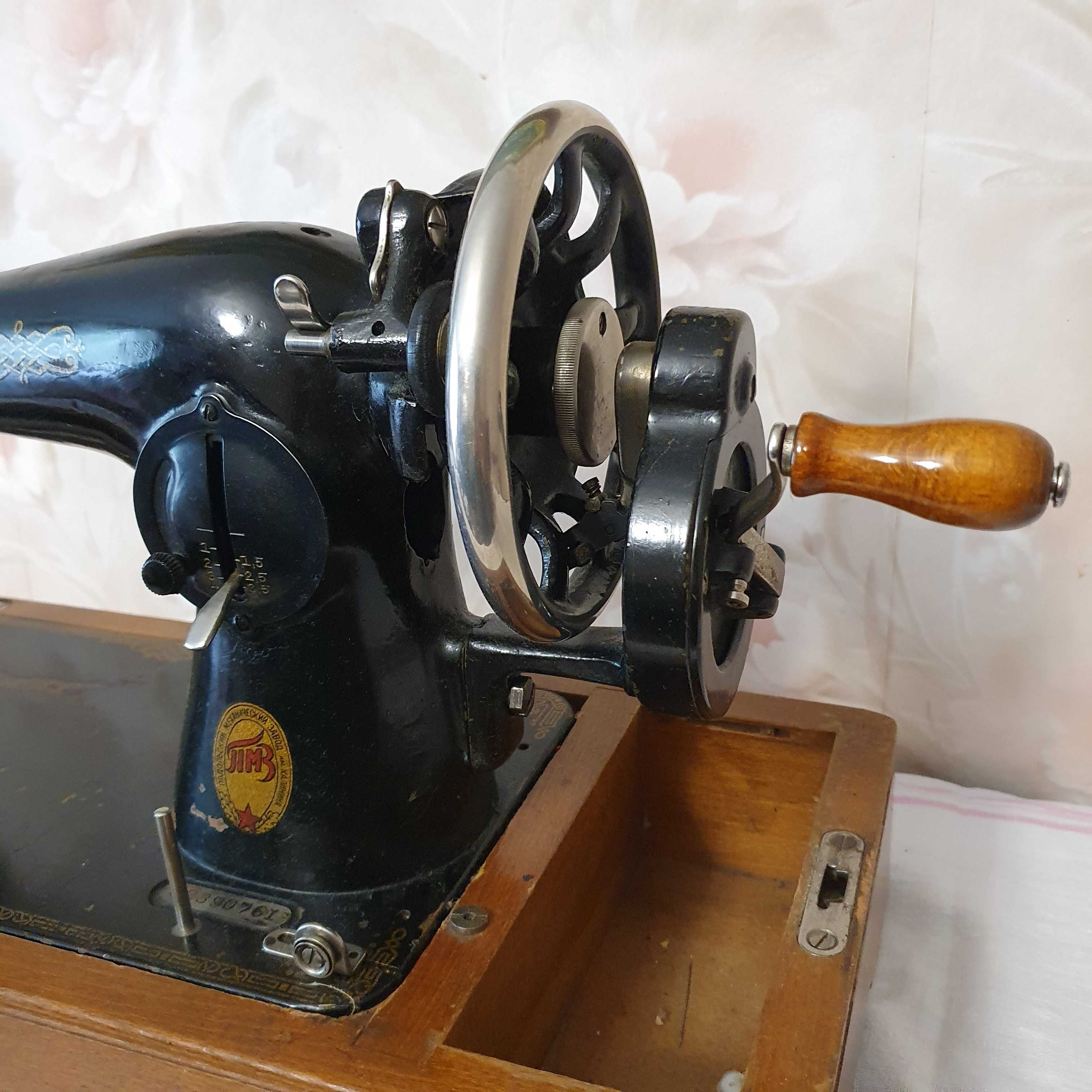 Швейная машина "Подольск" с ручным приводом