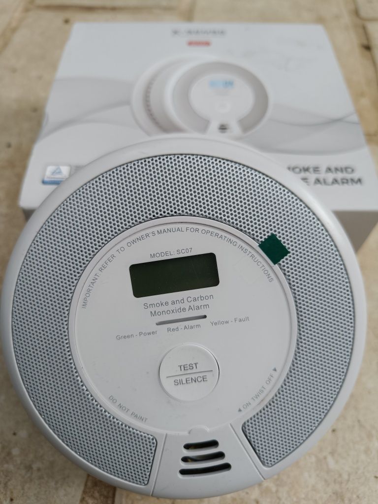 Detector e alarme de monóxido de carbono e fumo