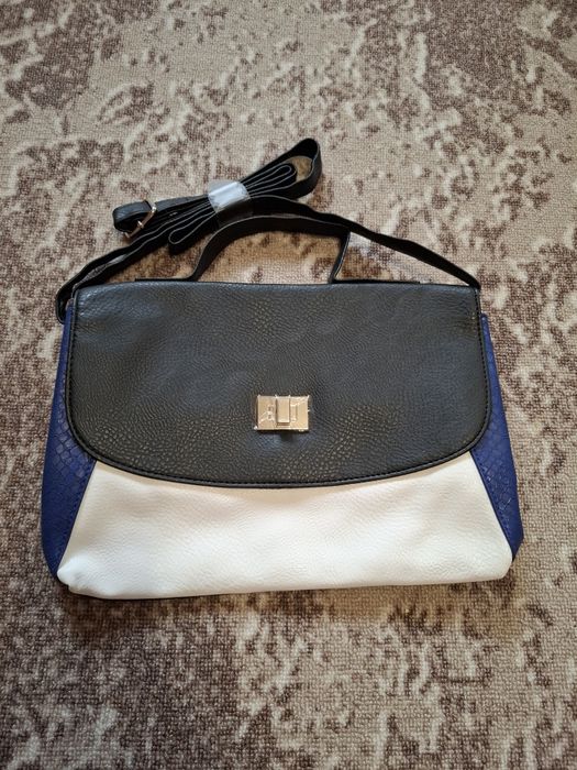 Женская сумка с плечевым ремешком