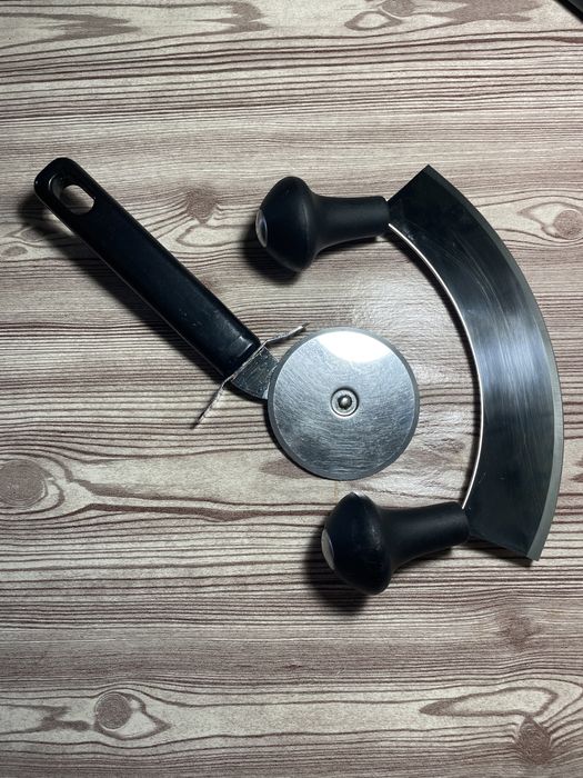 Ніж для нарізання сиру, ніж для тіста, піци.