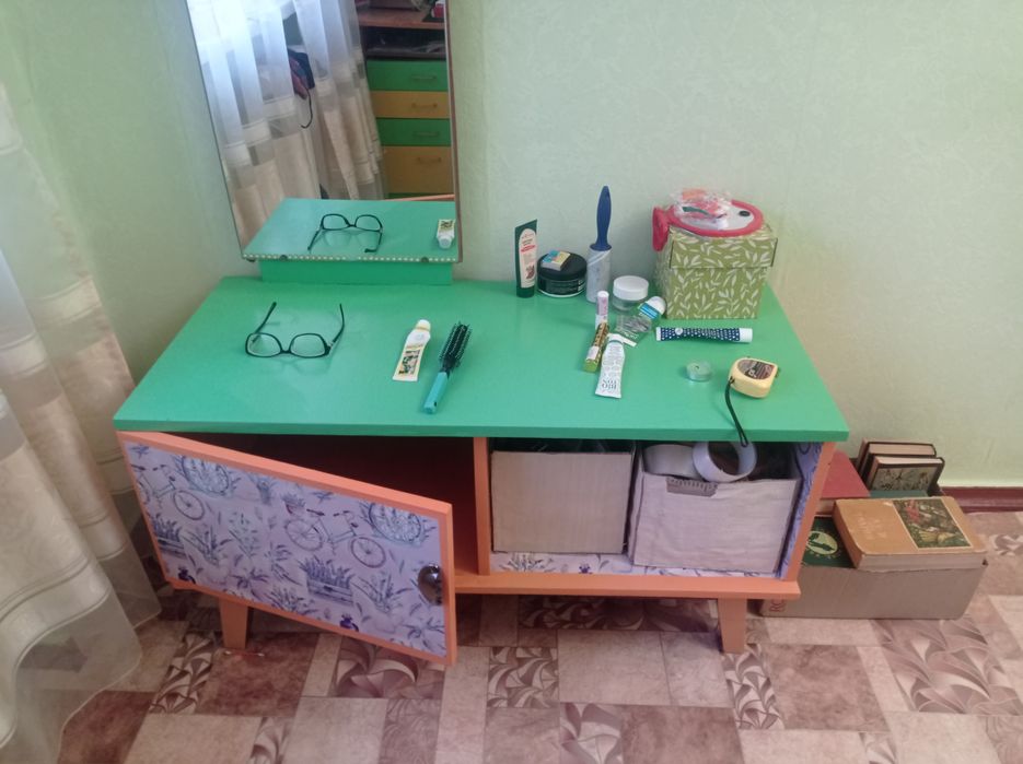 Трюмо тумба СРСР безкоштовно