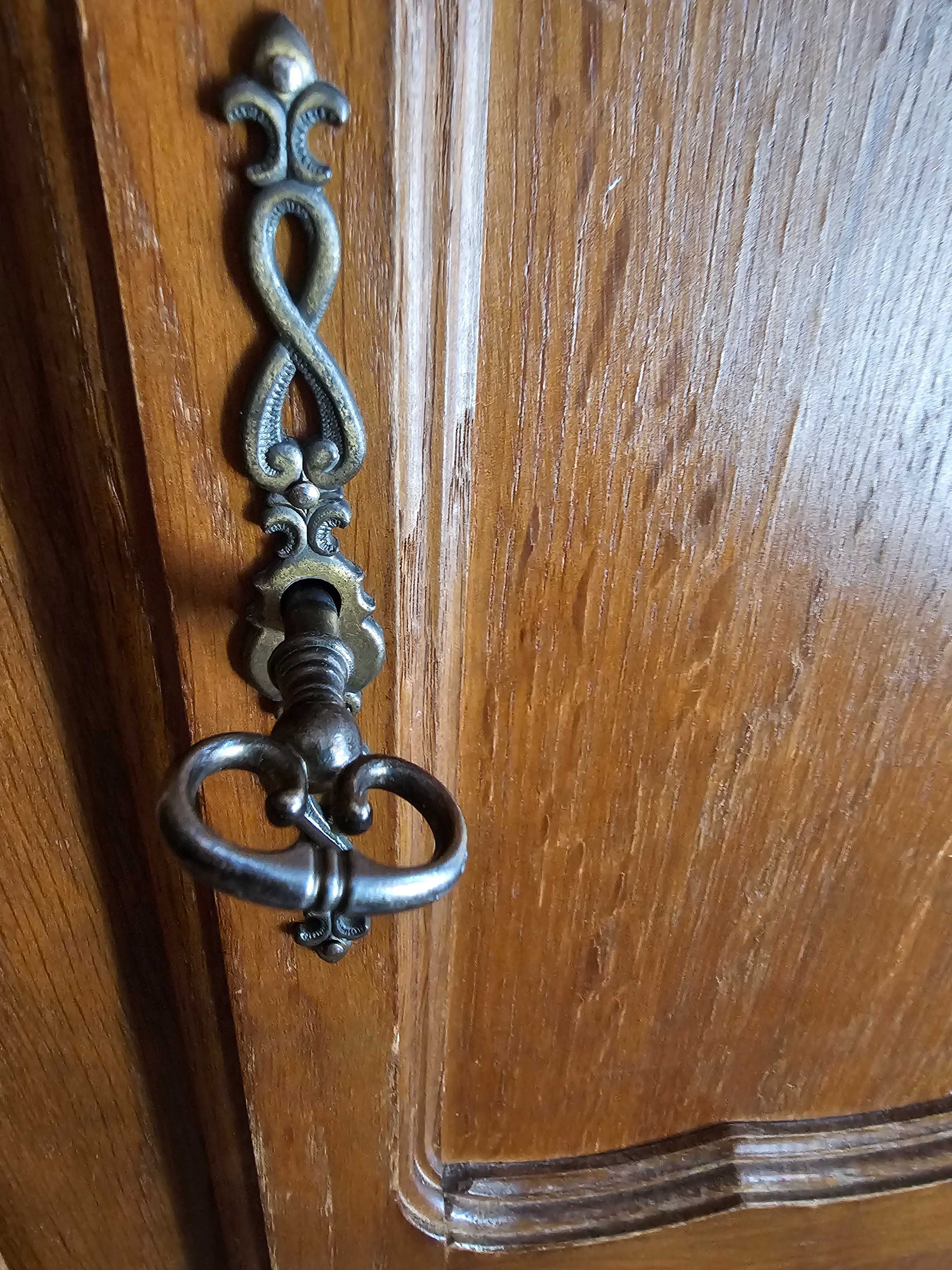 Szafa w stylu rustykalnym