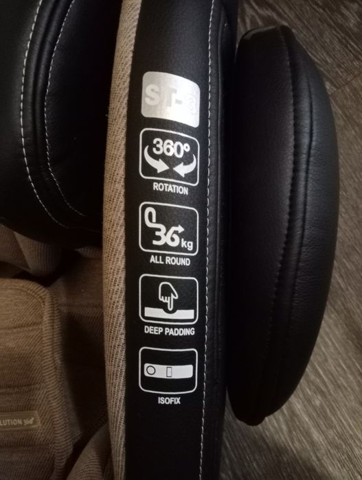 Автокрісло з системою isofix