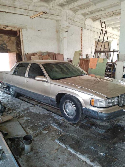 Продаётся Cadillac Fleetwood, 1995 года выпуска.