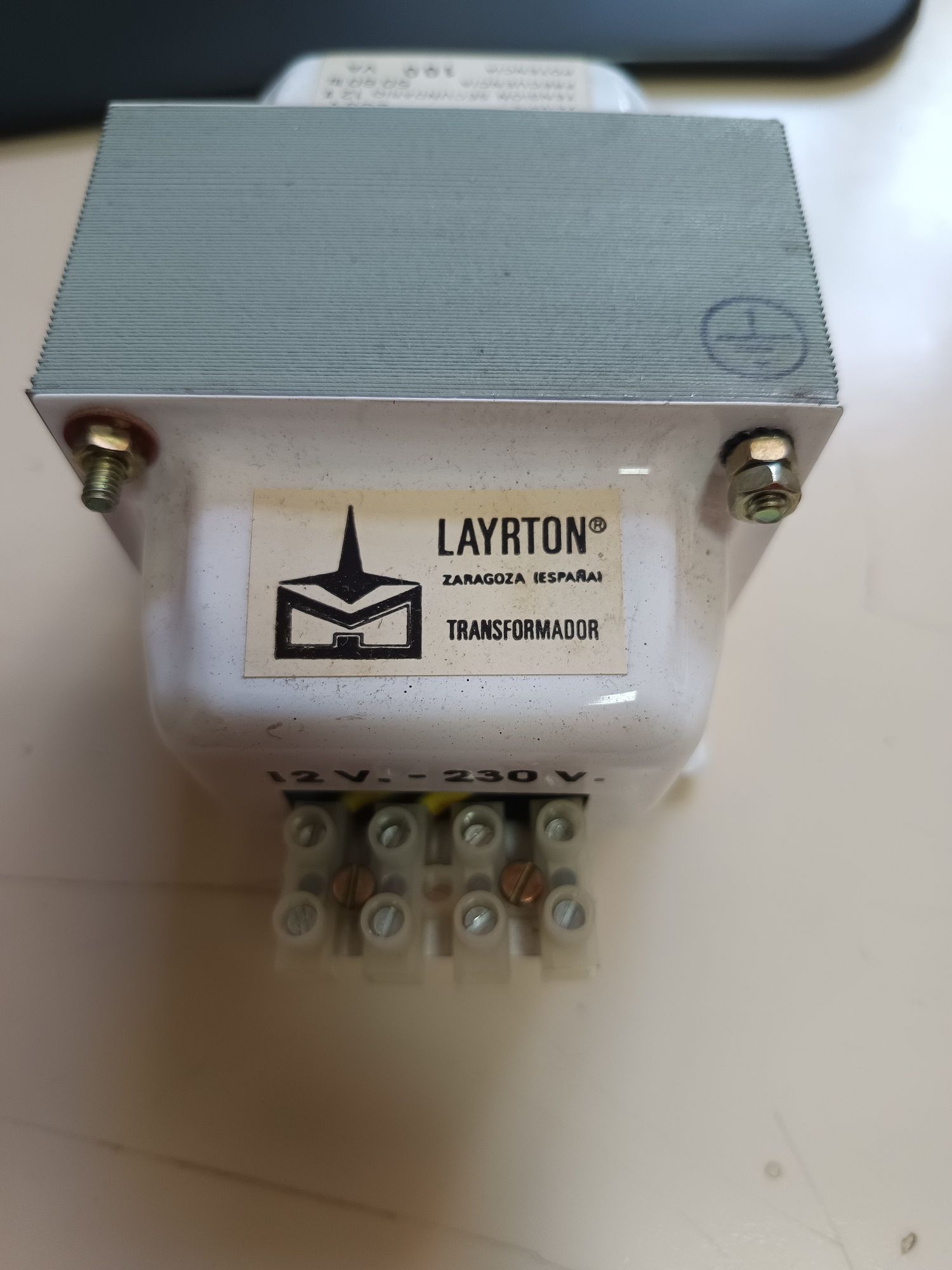 Transformador de baixa tensão Laytron.