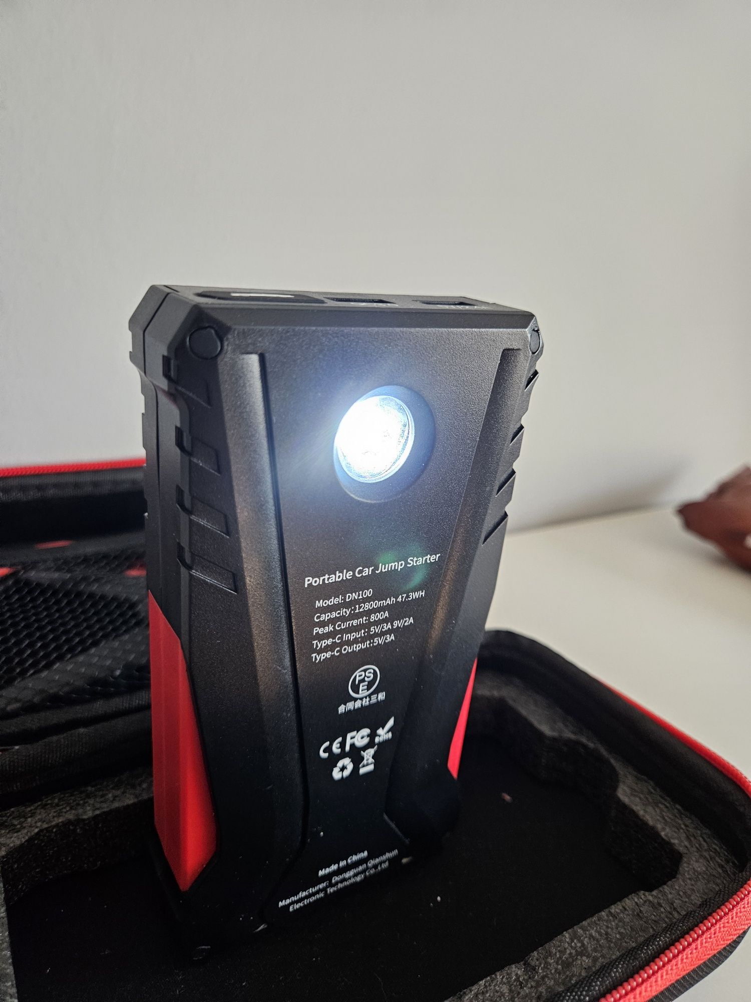 Urządzenie do uruchamiania awaryjnego samochodu DINKALEN 12800 mAh