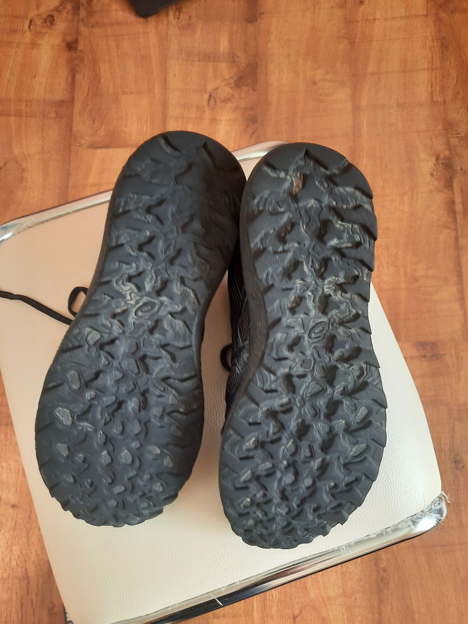 Чоловічі кросівки asics