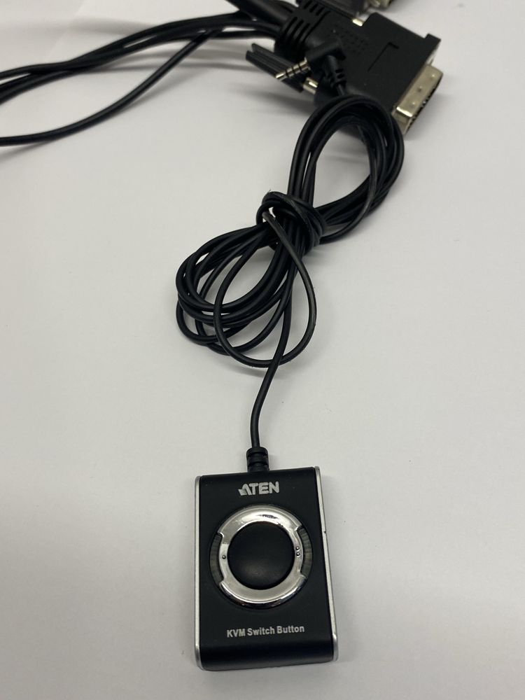 Комутатор KVM Aten CS-682 — для 2 ПК , ноутбуків