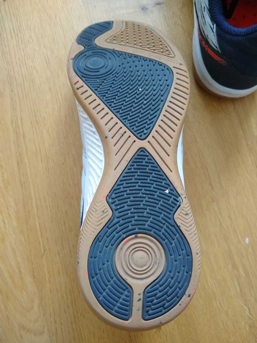 Buty 38 Kipsta do piłki halówki Eskudo Imviso