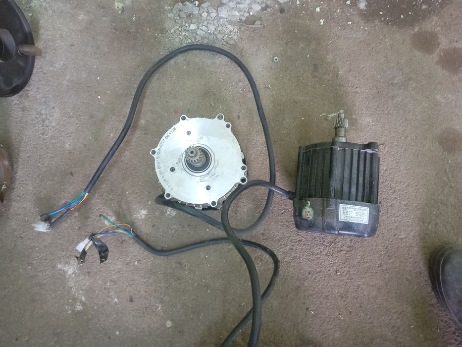 Задний мост с электродвигателем