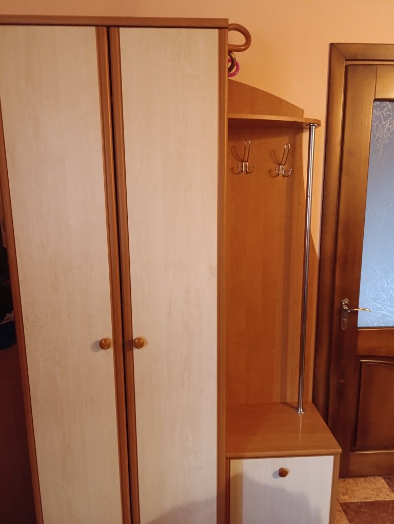 Продам прихожу . Меблі у відмінному стані.
