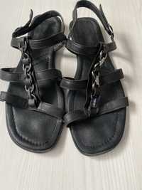 Czarne skórzane sandały Lasocki 39