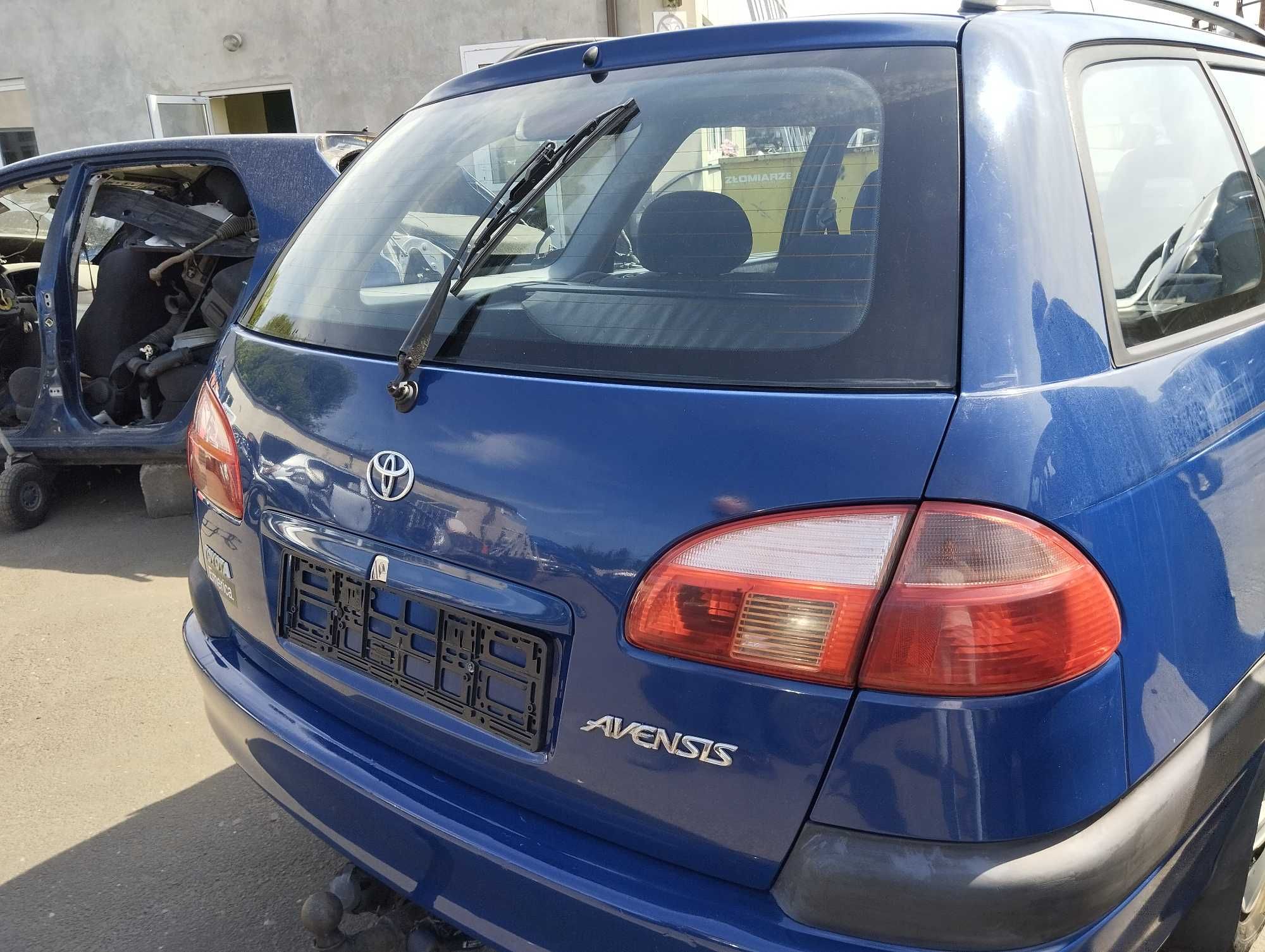 Toyota Avensis T22 2.0D4D kombi 2002r.Zderzak tylny.