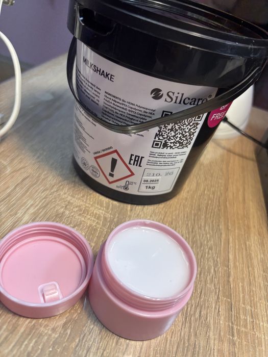 Гель для манікюру молочний