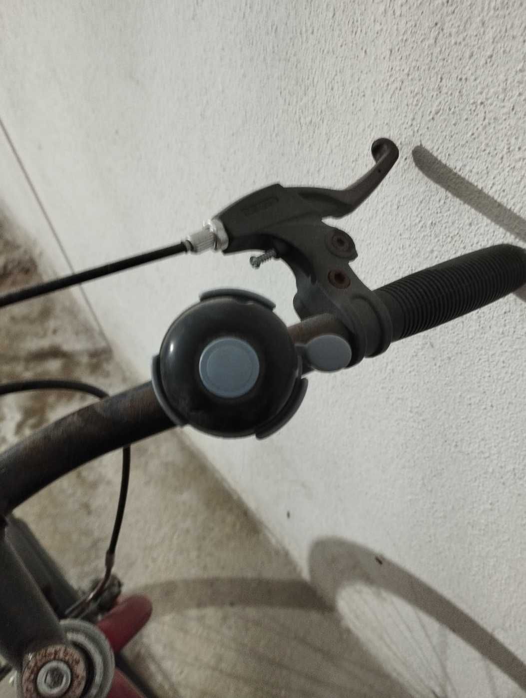 Bicicleta de senhora, citadina, modelo retro, sem uso