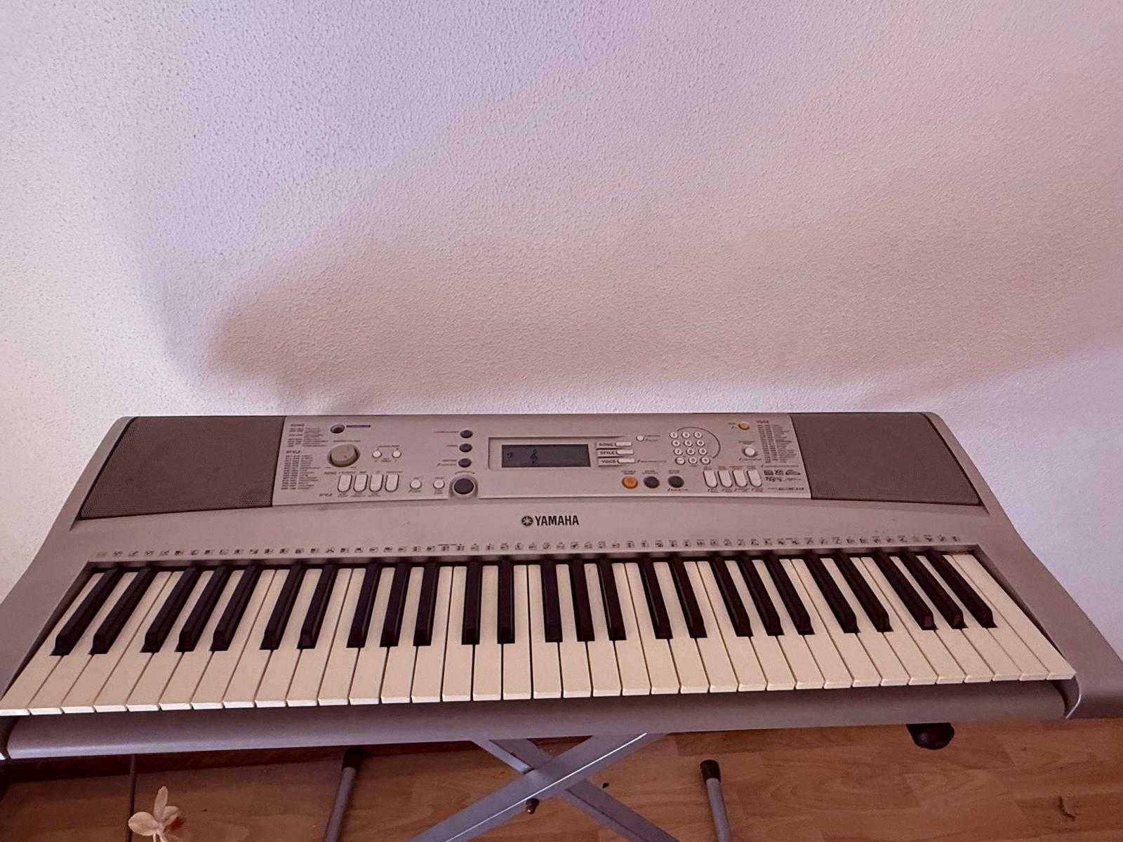 Orgão eletrónico Yamaha PSR-E303 + Cavalete