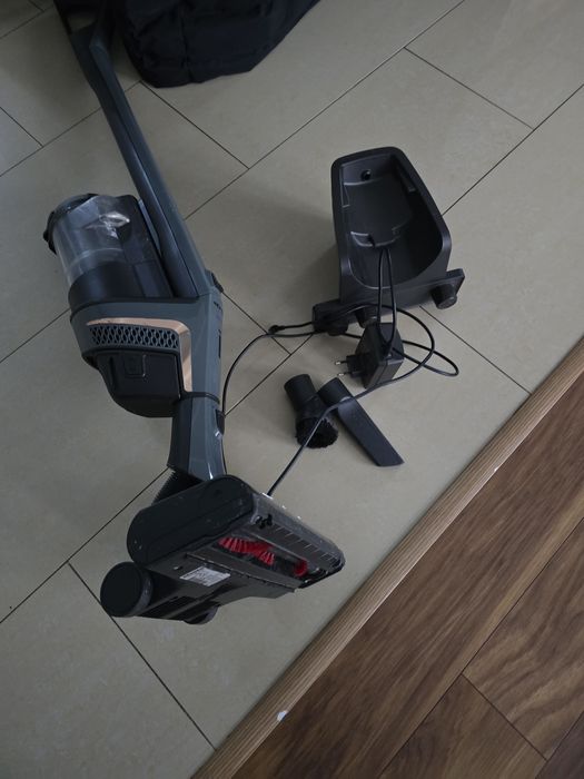 Odkurzacz pionowy Miele Triflex