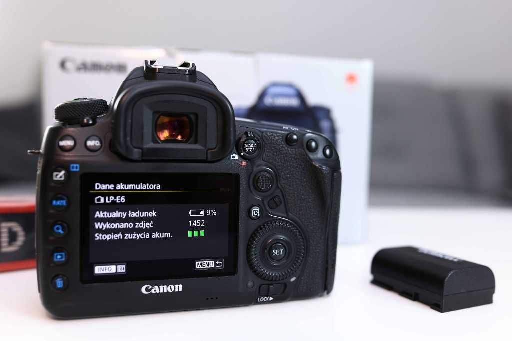 Canon EOS 5D Mark IV +2x Bateria, CF, SD Kompet