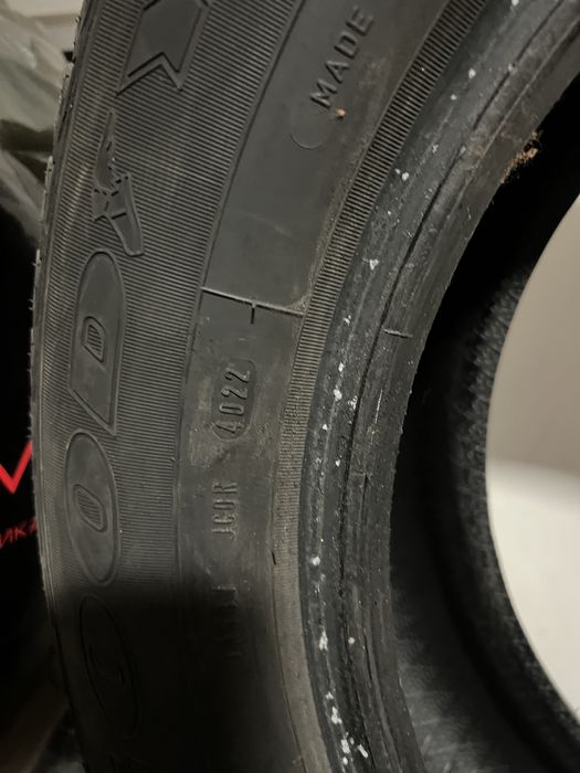 Продам комплект Зима 215/65R16  маленький пробег без латок шишек