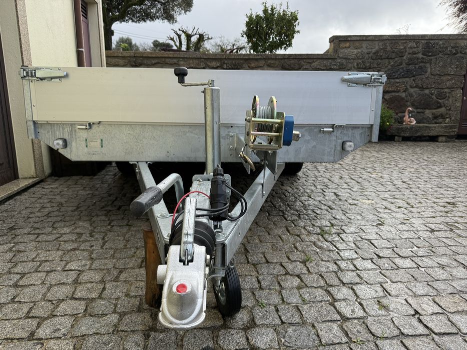 Reboque em otimo estado