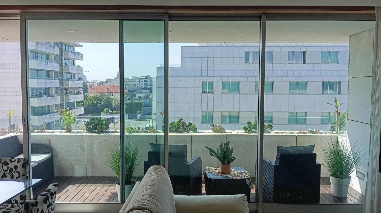 T2 Arrendamento em frente Praia Boa Nova