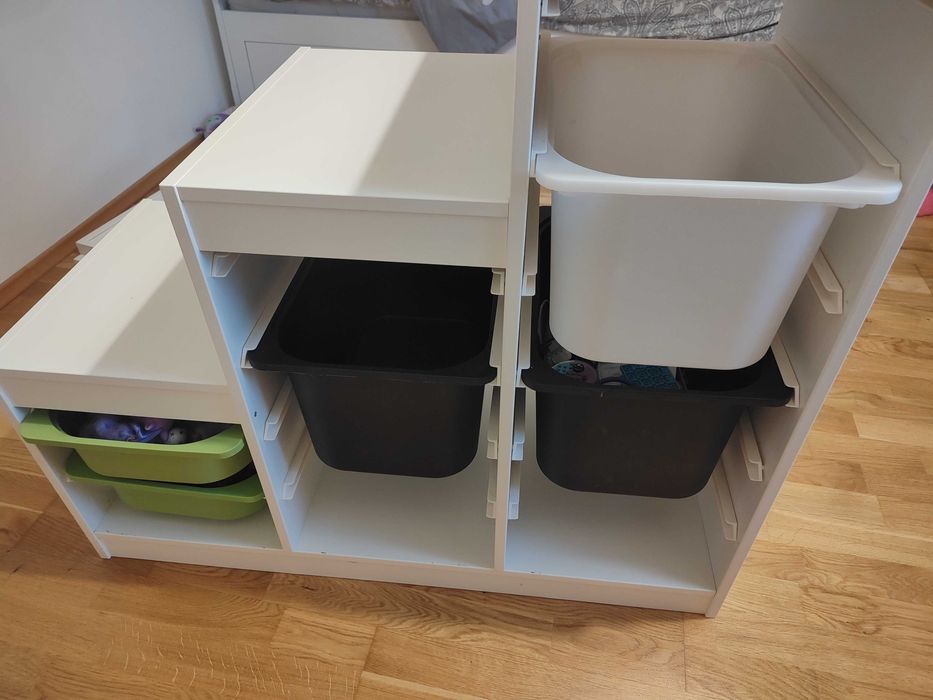Ikea regał TRofast z pojemnikami