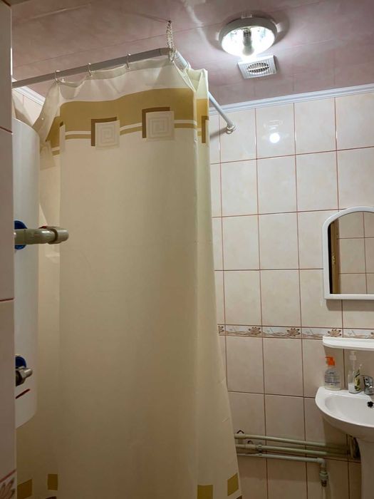 Апартаменти з кухнею на 3 особи. Поряд річка. Є сауна.