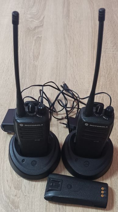 Радіостанція motorola dp 1400 +зарядний пристрій два комплекти в наявн
