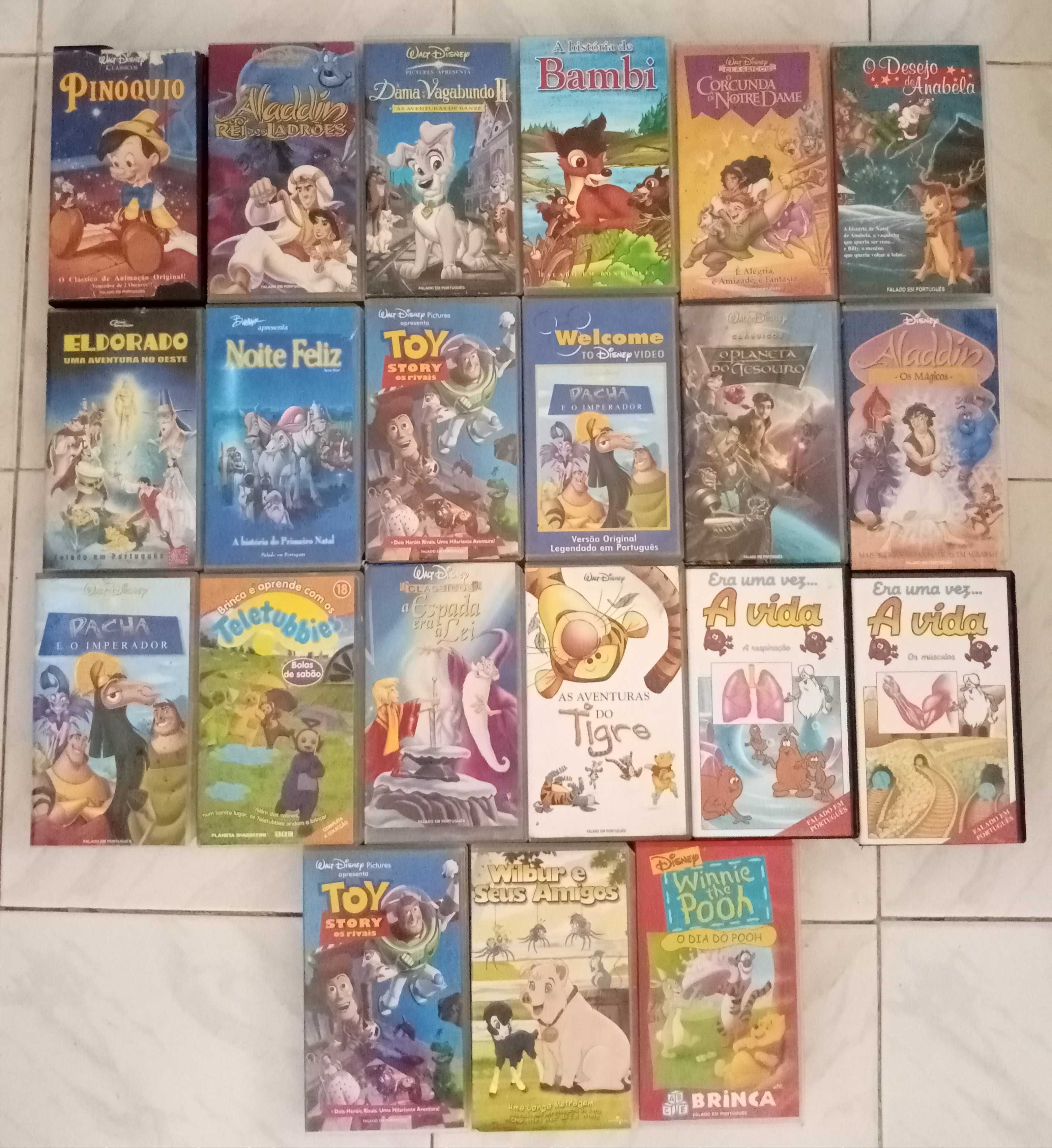 Cassetes VHS do corpo humano e bonecos