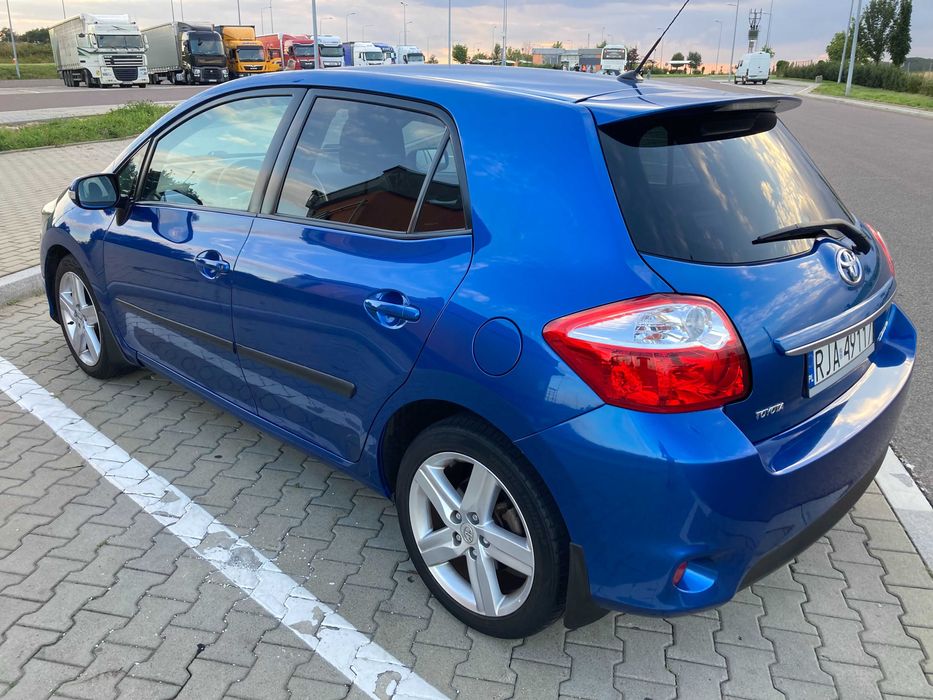 TOYOTA AURIS 2.0 D4D 2011 niski przebieg