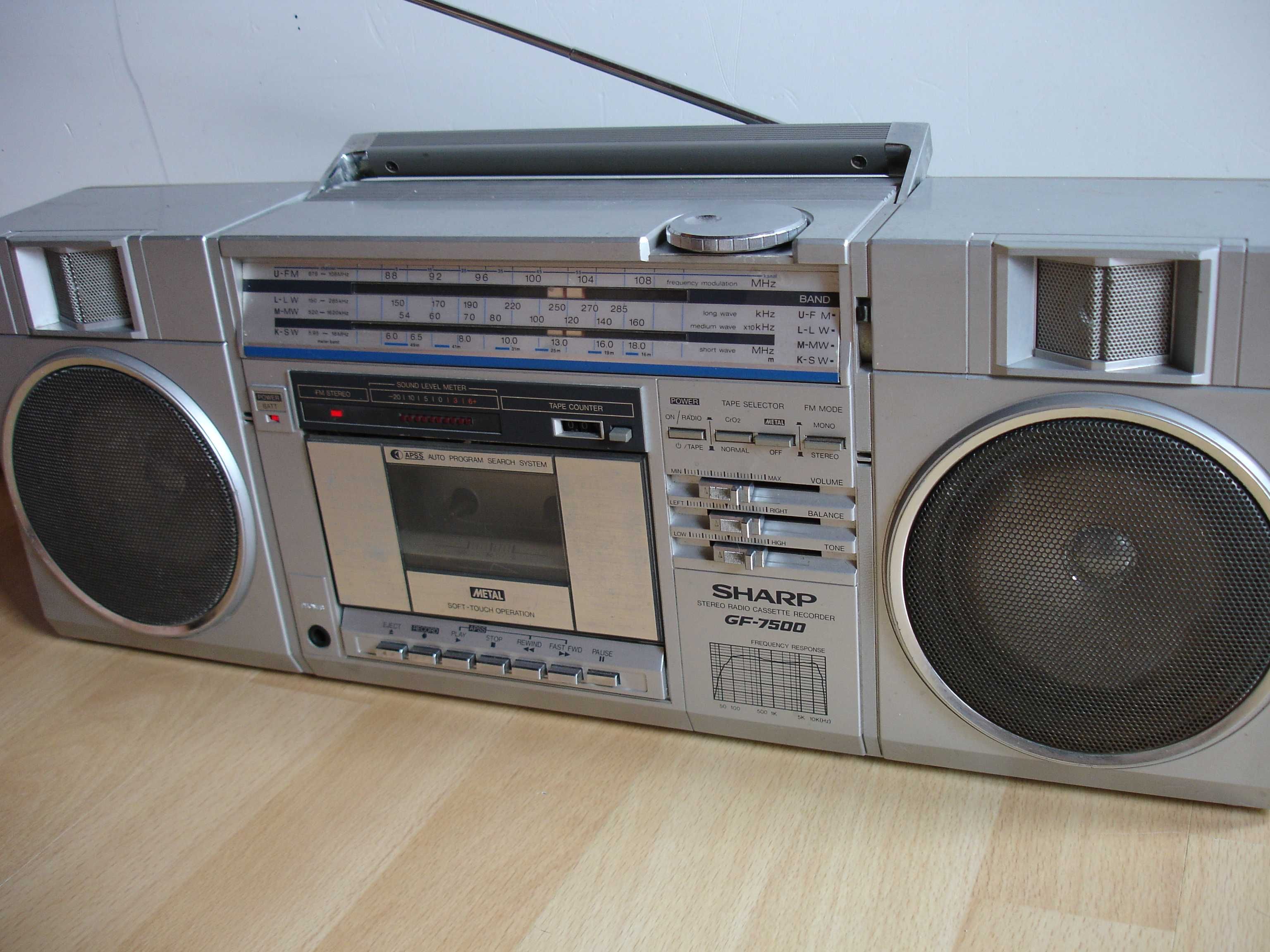 Radiomagnetofon SHARP GF-7500