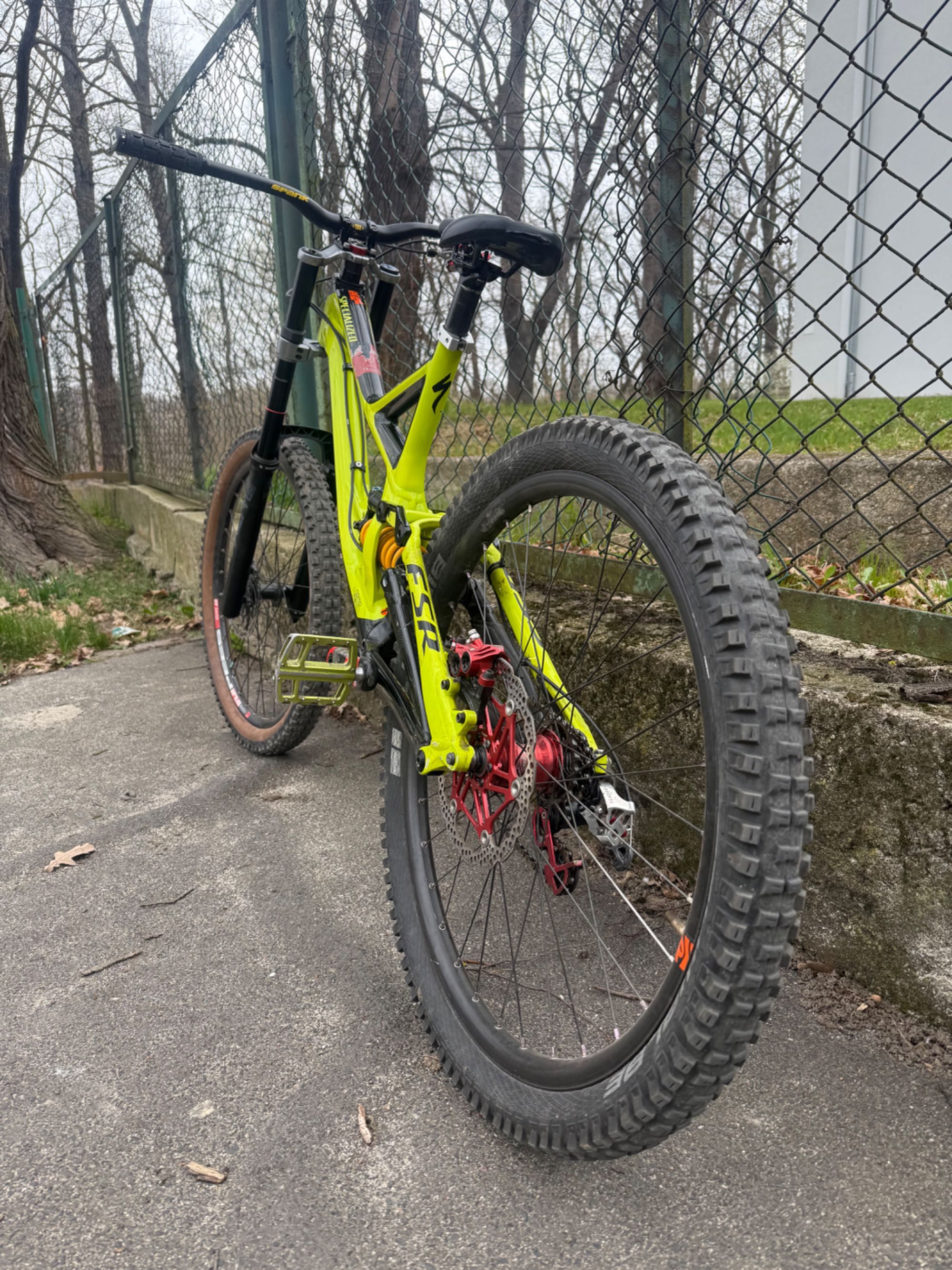Specialized demo 8