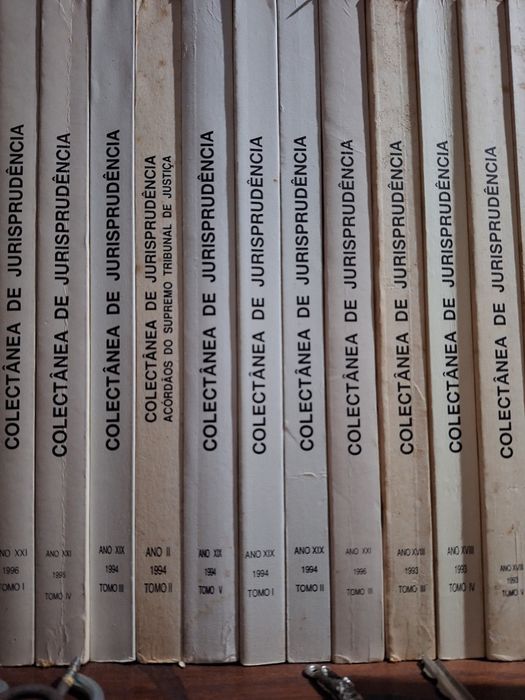 Livros de Direito. Revistas de Direito.
