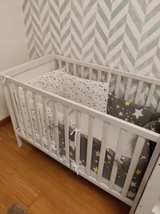 Berço e muda fraldas