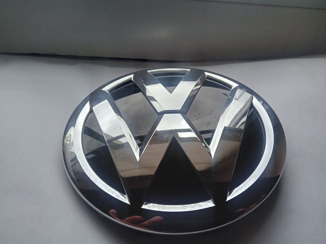 emblemat logo przód vw Passat B8 Jetta Golf 7 ,