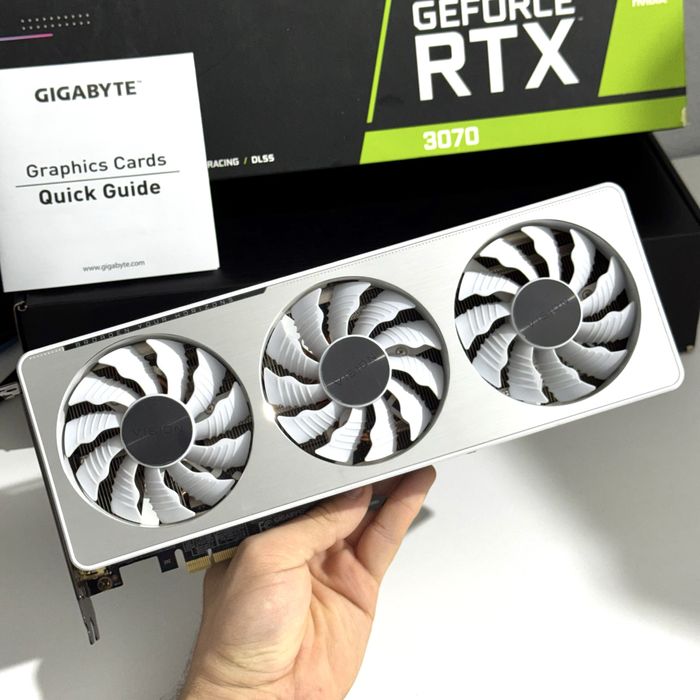 Відеокарта GIGABYTE RTX 3070 Vision OC ) біла, ідеал, 10/10