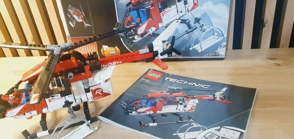 lego technic 42092 samolot helikopter ratunkowy